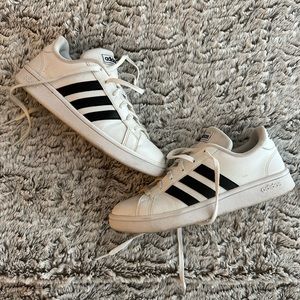 ADIDAS Classic Sneakers